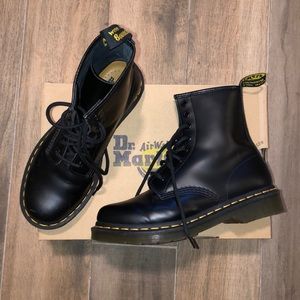 Dr. Air Wair Martens 1460 Black and shoe care kit
